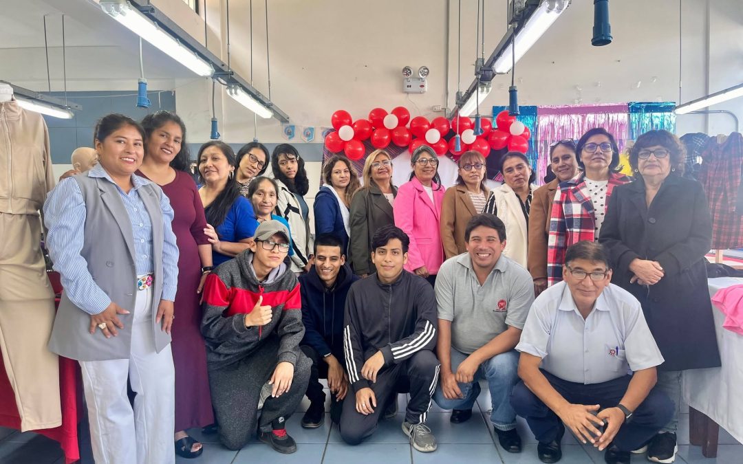 Estudiantes de Confecciones y Textil culminan con éxito su primer módulo
